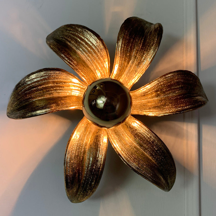 Willy Daro Gold Flower Light For 'Massive' 1970's