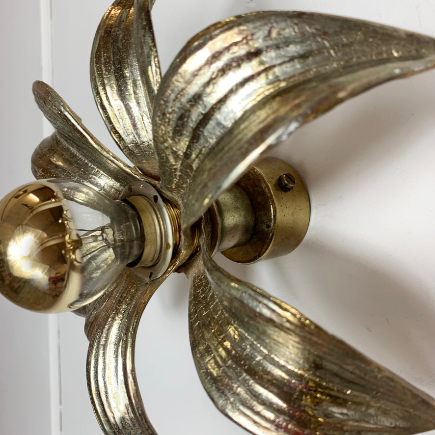 Willy Daro Gold Flower Light For 'Massive' 1970's