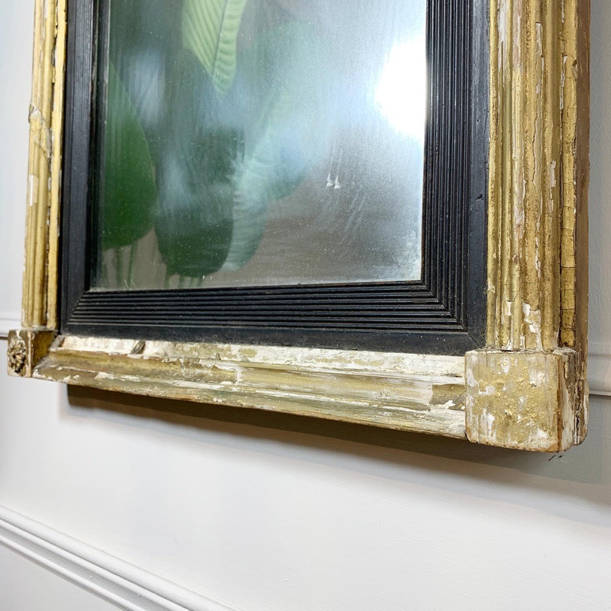 Georgian Gilt-Gesso Framed Wall Mirror with Inset Verre Eglomise Gilded Glass Frieze