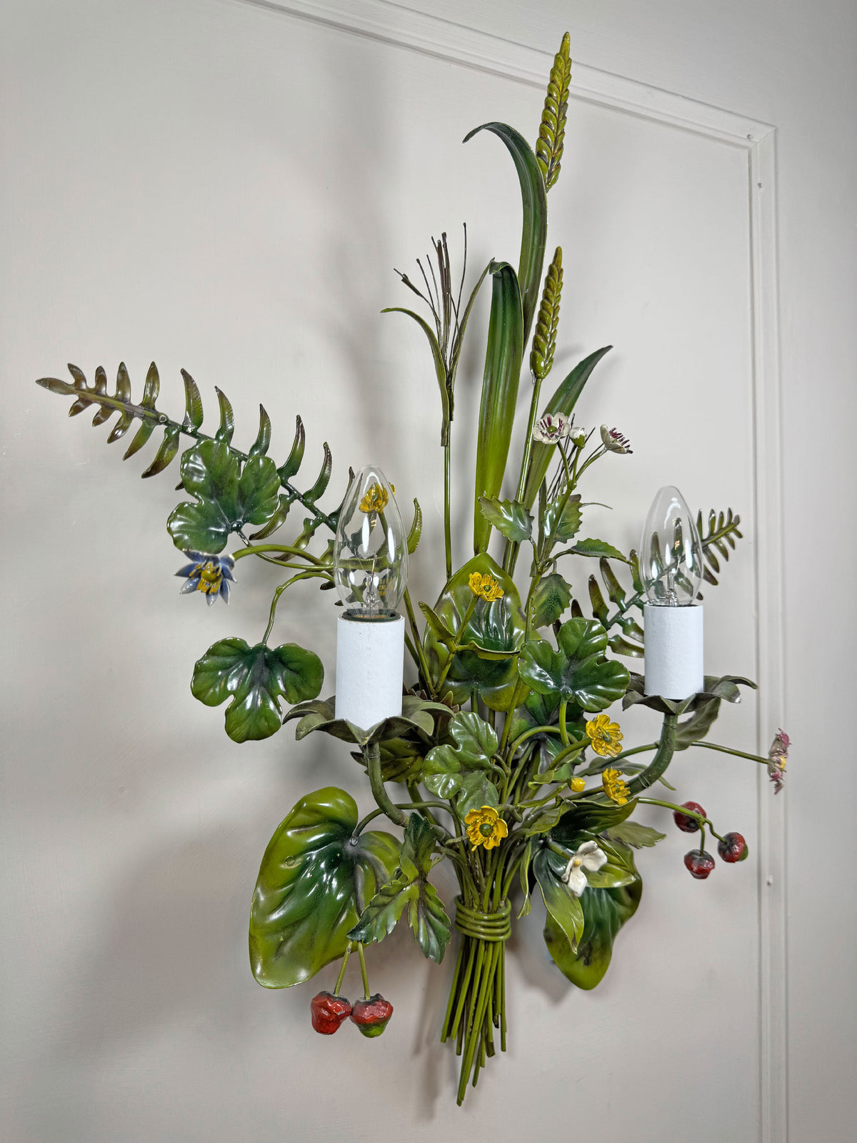Salvadori Wild Flowers and Fruit Bouquet Tole Wall Light Italy 1960's