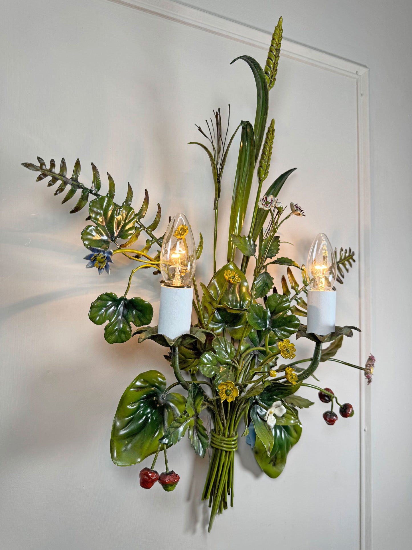 Salvadori Wild Flowers and Fruit Bouquet Tole Wall Light Italy 1960's