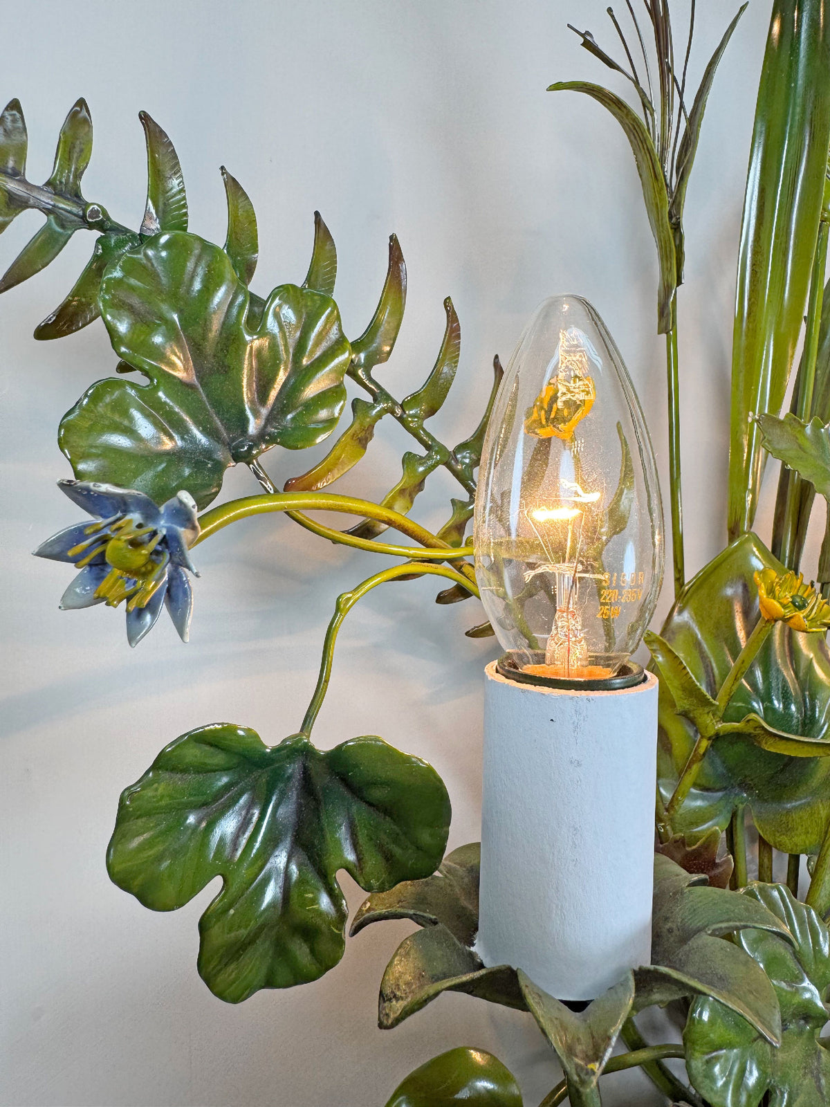 Salvadori Wild Flowers and Fruit Bouquet Tole Wall Light Italy 1960's