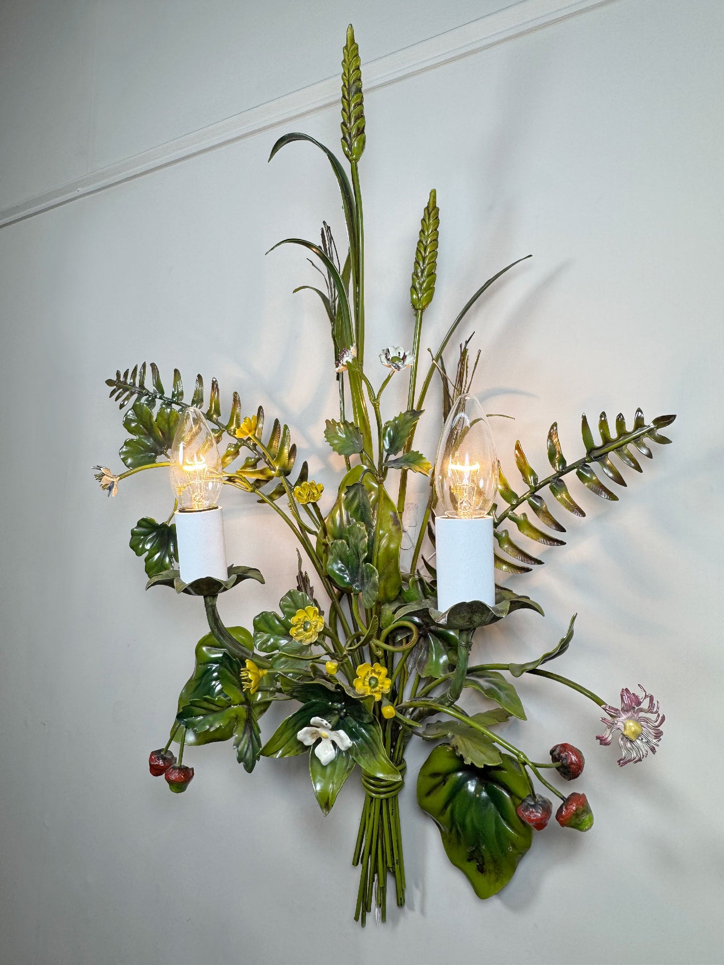 Salvadori Wild Flowers and Fruit Bouquet Tole Wall Light Italy 1960's