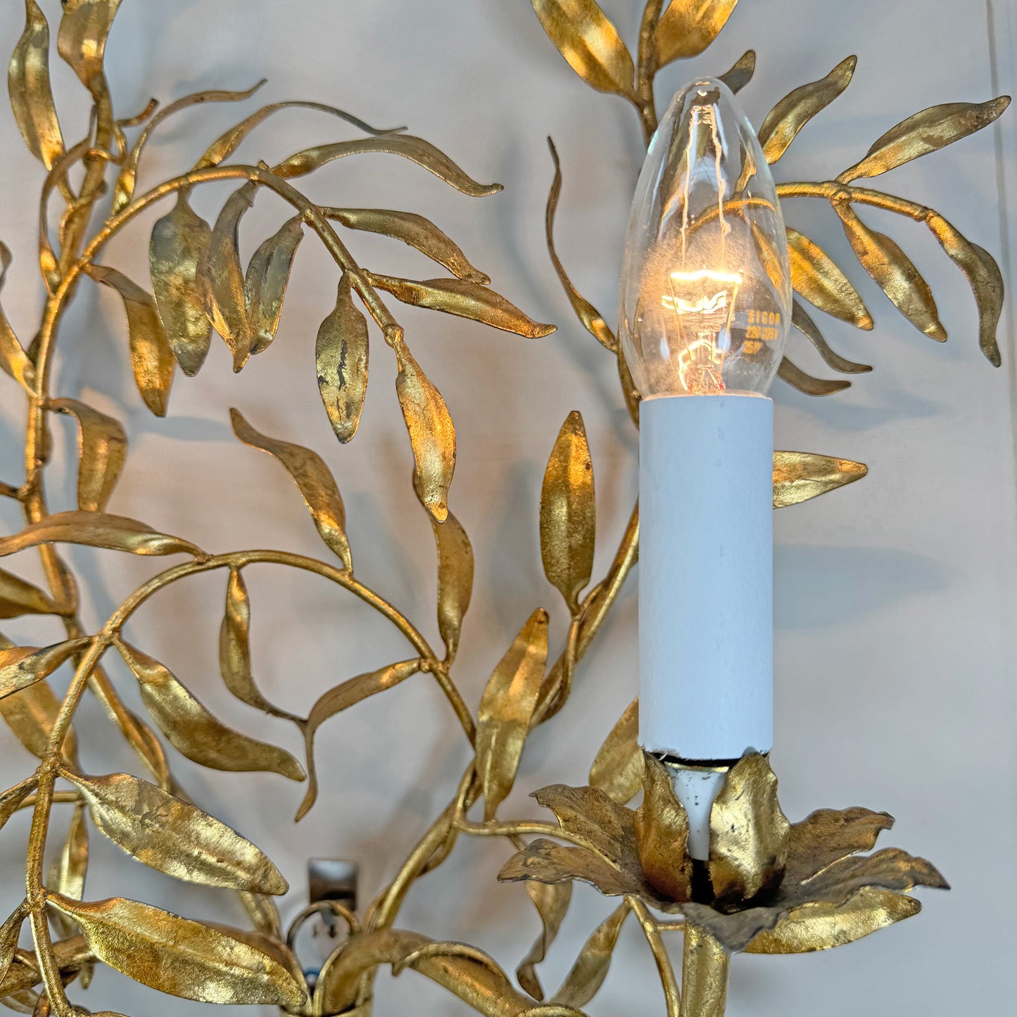 An Exceptional Mid-Century Italian Fern Style Gilded Metal Wall Light